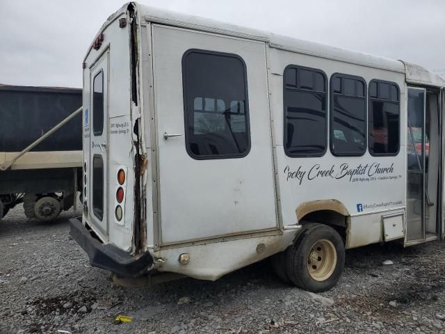 2003 Ford Econoline E350 Super Duty Cutaway Van