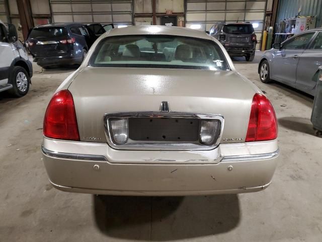 2004 Lincoln Town Car Executive