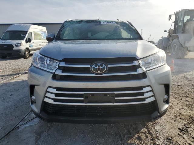 2019 Toyota Highlander SE