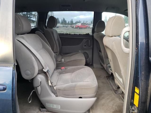 2005 Toyota Sienna LE