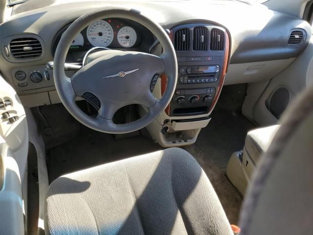 2005 Chrysler Town & Country LX