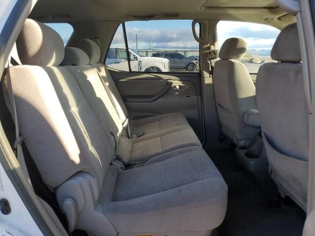 2004 Toyota Sequoia SR5