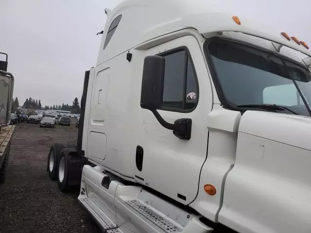 2011 Freightliner Cascadia 125