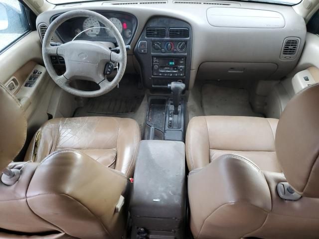 2000 Nissan Pathfinder LE