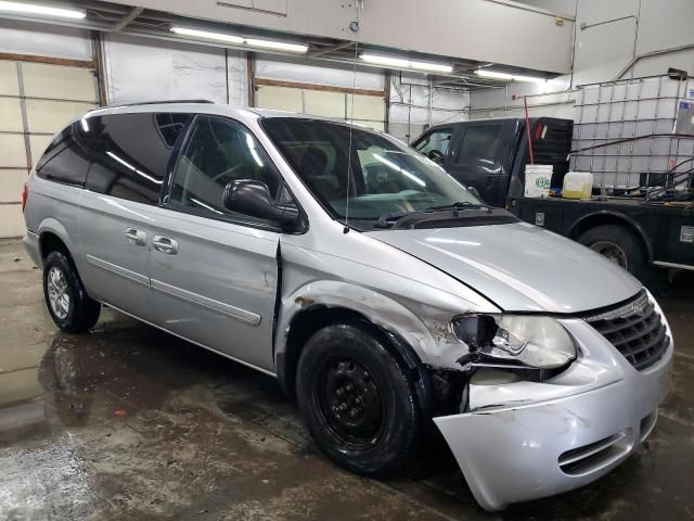 2007 Chrysler Town & Country LX