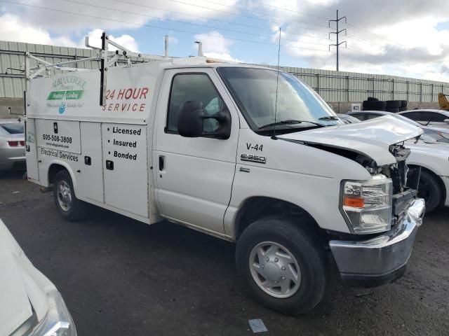 2017 Ford Econoline E350 Super Duty Cutaway Van