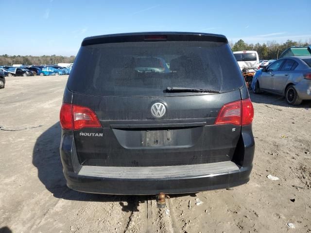 2013 Volkswagen Routan S