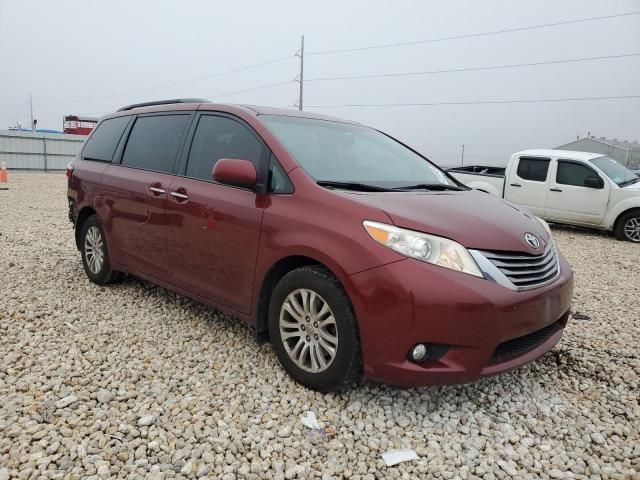 2017 Toyota Sienna XLE