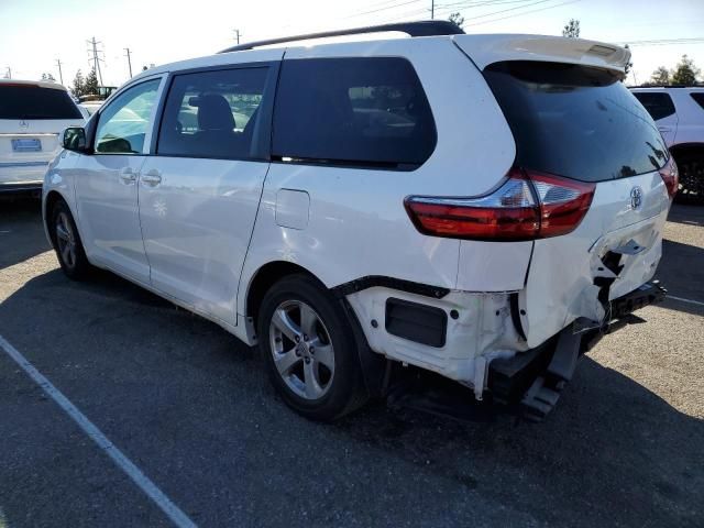 2017 Toyota Sienna LE