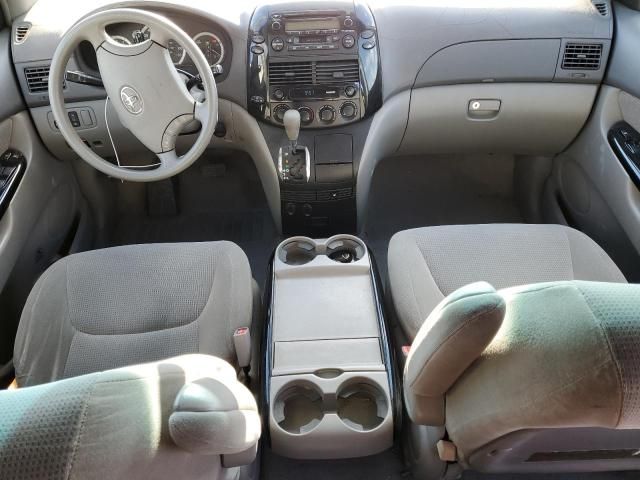 2004 Toyota Sienna LE