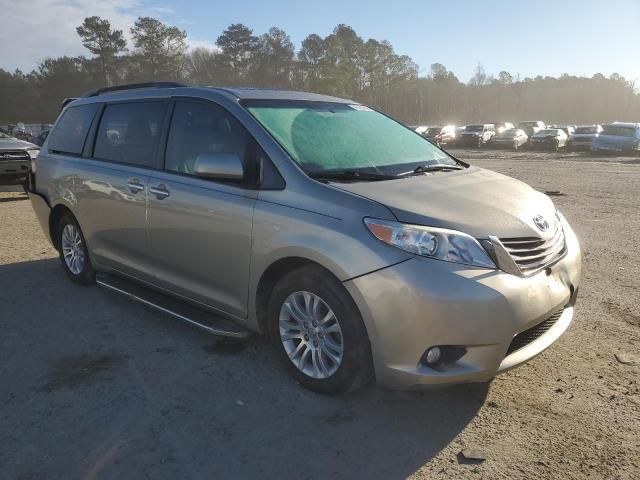 2017 Toyota Sienna XLE