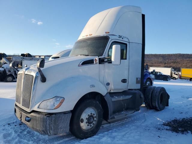 2016 Kenworth Construction T680