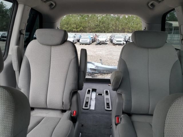 2010 KIA Sedona LX