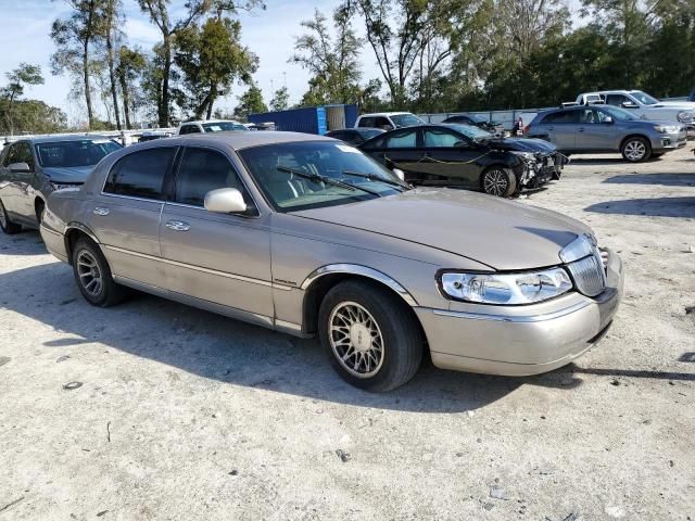 2001 Lincoln Town Car Signature