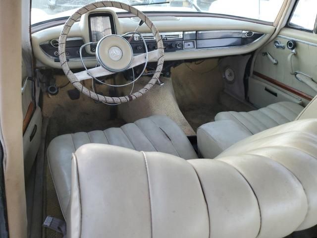 1966 Mercedes-Benz 230