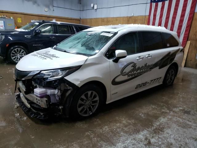 2021 Toyota Sienna XLE