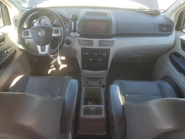 2013 Volkswagen Routan SE