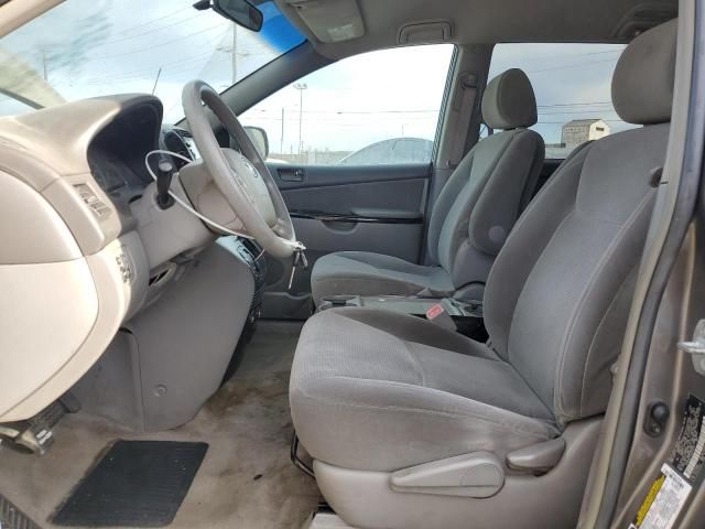 2005 Toyota Sienna CE