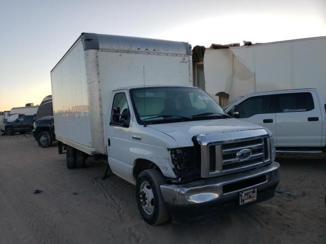 2022 Ford Econoline E450 Super Duty Cutaway Van