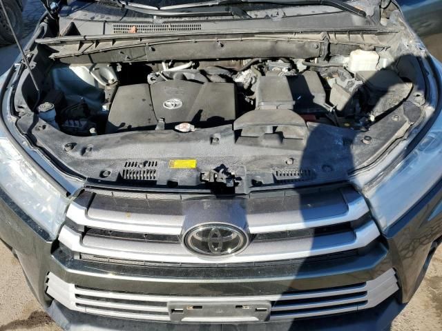 2017 Toyota Highlander SE