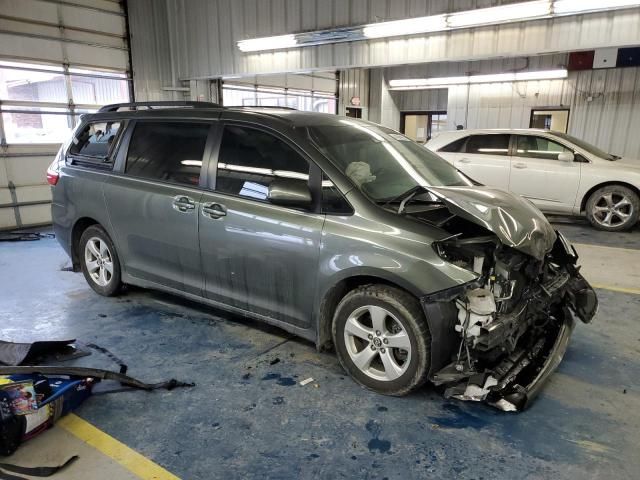 2018 Toyota Sienna LE