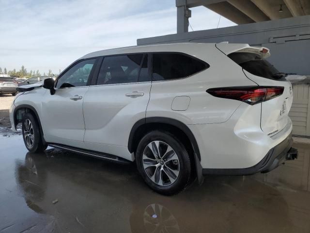 2024 Toyota Highlander LE