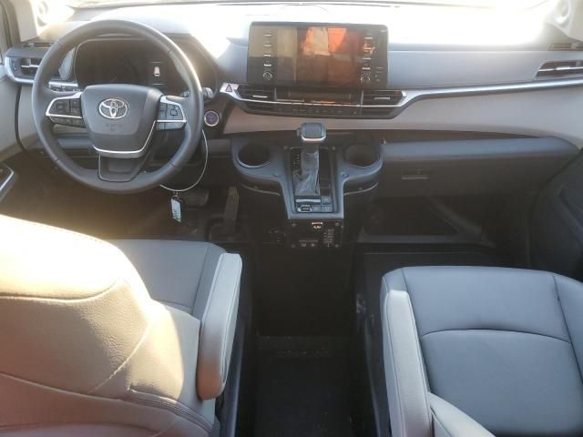 2021 Toyota Sienna XLE