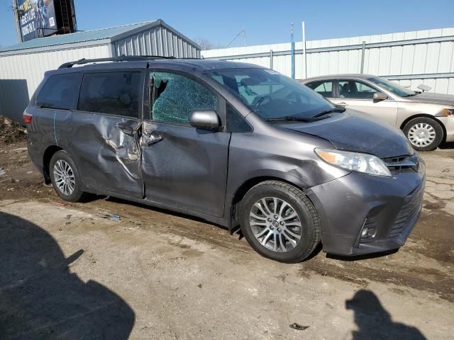 2018 Toyota Sienna XLE