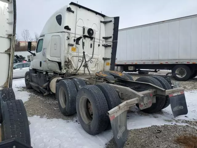 2020 Freightliner Cascadia 126