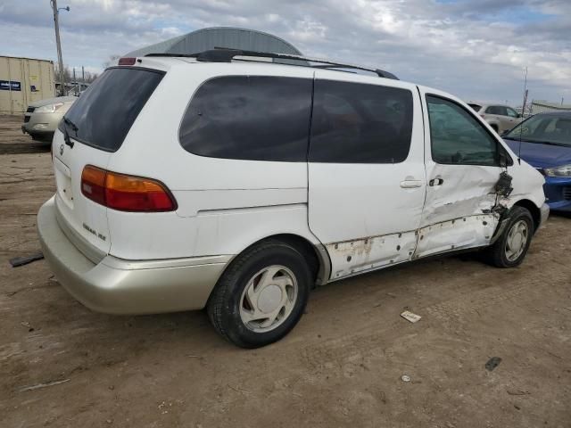 2000 Toyota Sienna LE