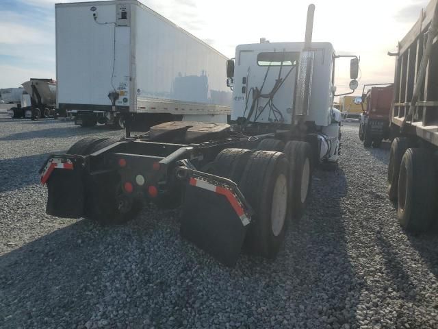 2005 Freightliner Conventional Columbia