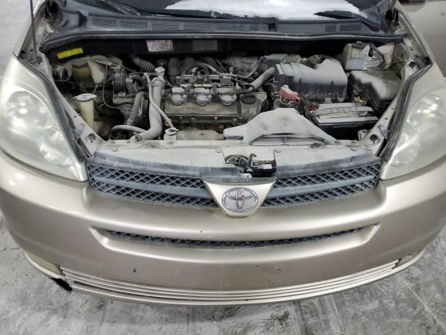 2004 Toyota Sienna XLE