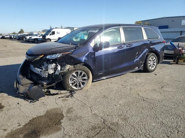 2021 Toyota Sienna LE