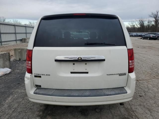 2010 Chrysler Town & Country LX