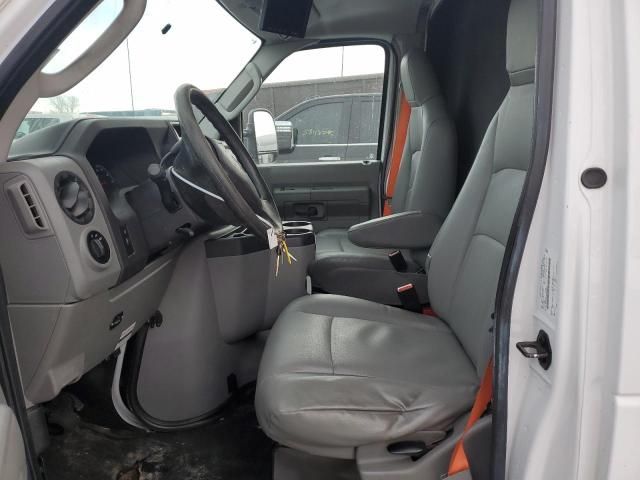 2017 Ford Econoline E450 Super Duty Cutaway Van