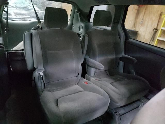 2004 Toyota Sienna CE