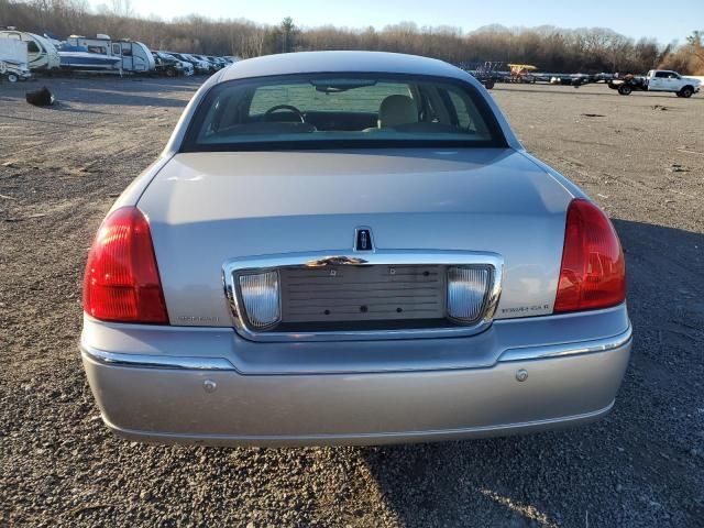 2005 Lincoln Town Car Signature Limited