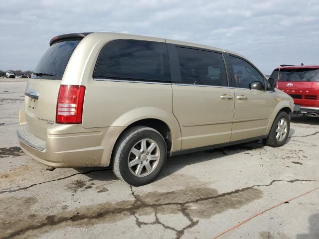 2010 Chrysler Town & Country LX