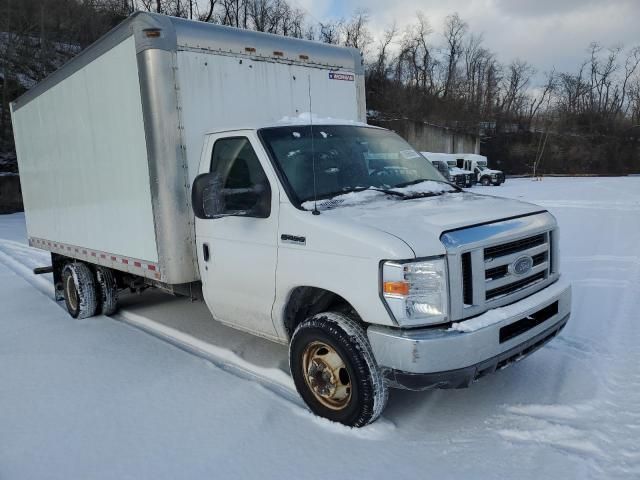 2019 Ford Econoline E450 Super Duty Cutaway Van