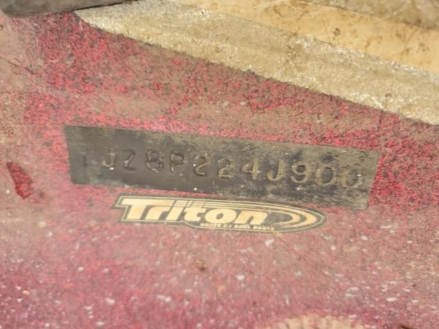 2000 Triton Boat