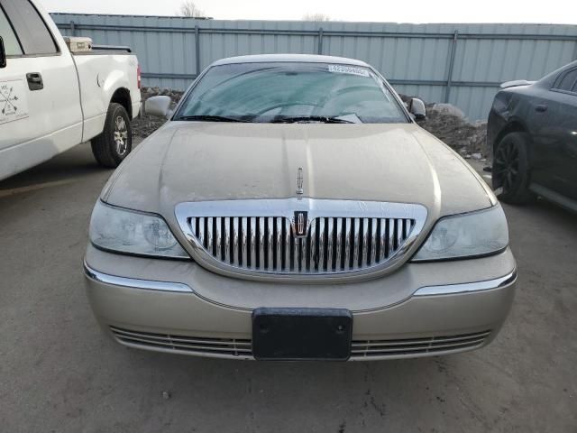 2005 Lincoln Town Car Signature