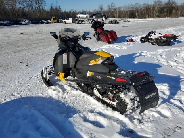 2017 Skidoo 2017 Skidoo MXZ Blizza