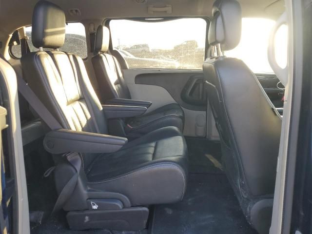 2015 Chrysler Town & Country Touring L