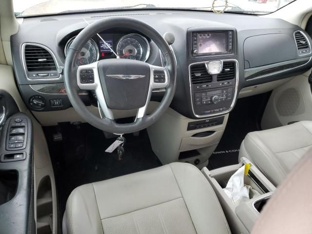 2013 Chrysler Town & Country Touring L