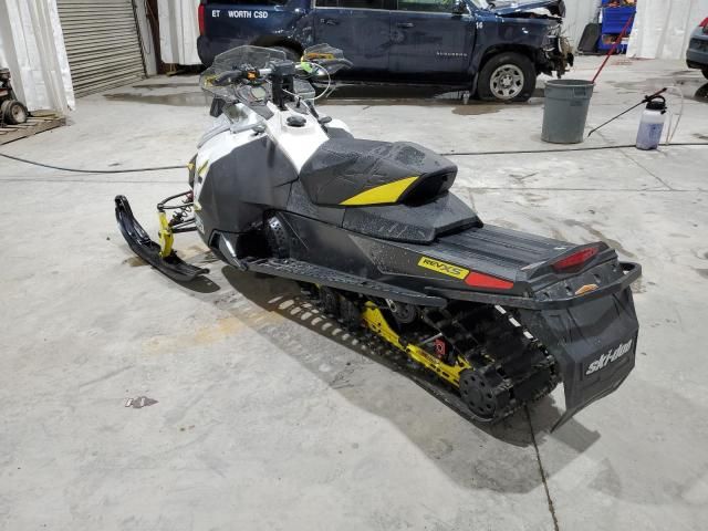 2016 Skidoo Snowmobile