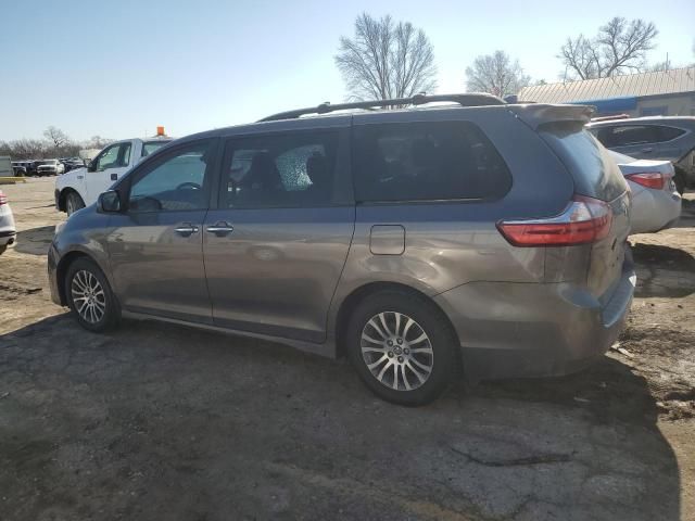 2018 Toyota Sienna XLE