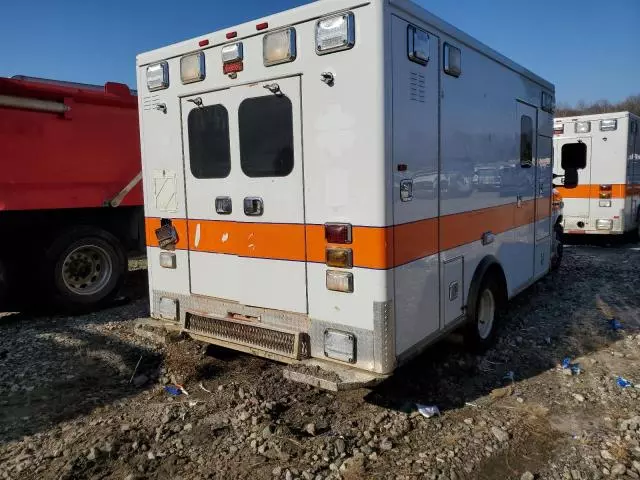 2017 Ford Econoline E450 Super Duty Cutaway Van