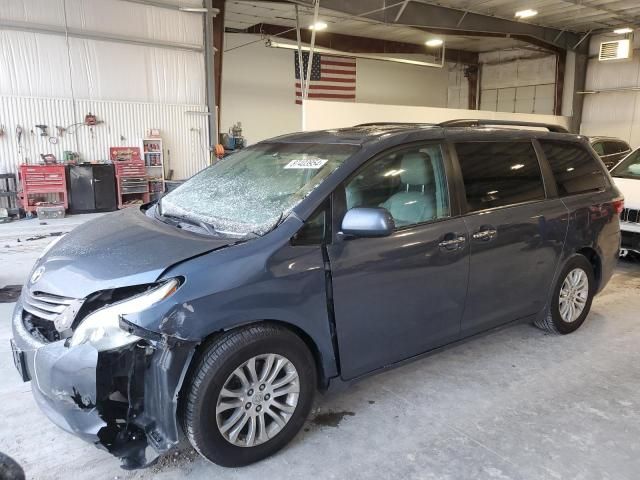 2016 Toyota Sienna XLE