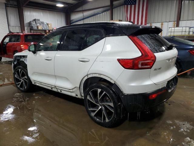 2022 Volvo XC40 T5 R-Design