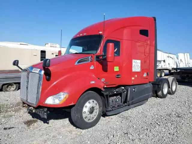 2017 Kenworth Construction T680